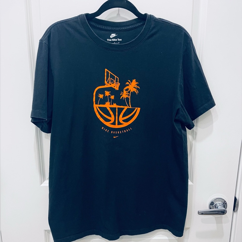 Nike- Mens Short Sleeve T Shirt- L